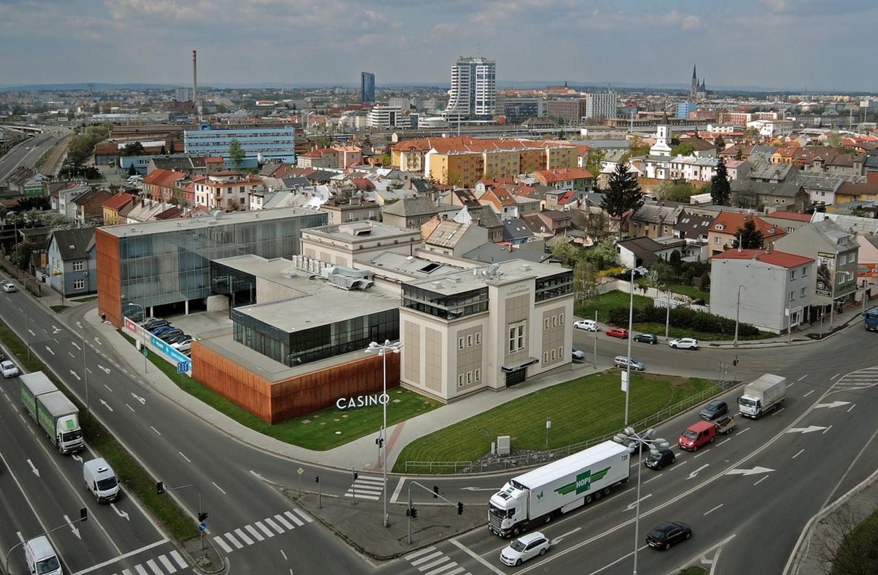 Theatre Hotel Ołomuniec Zewnętrze zdjęcie