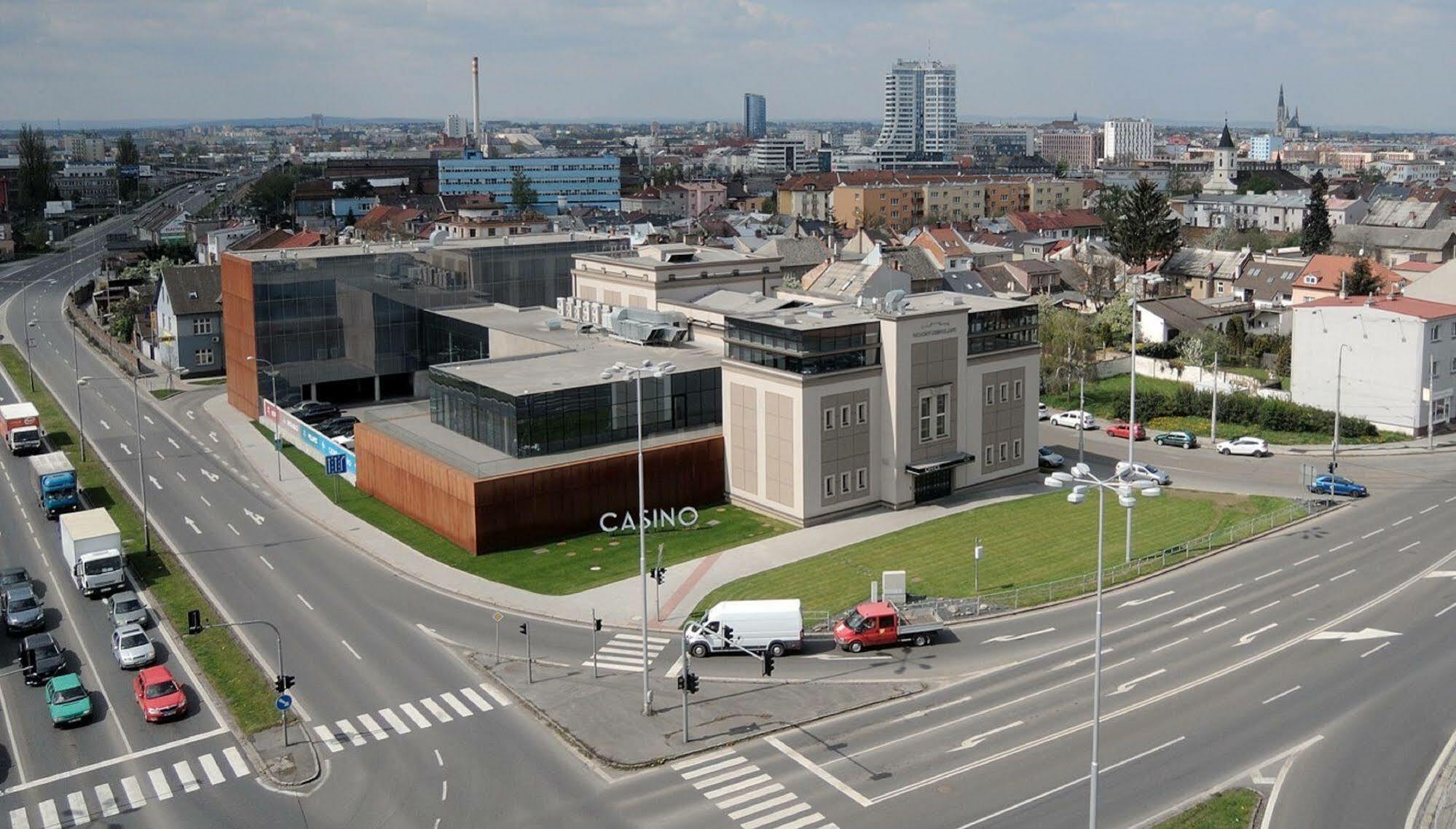 Theatre Hotel Ołomuniec Zewnętrze zdjęcie